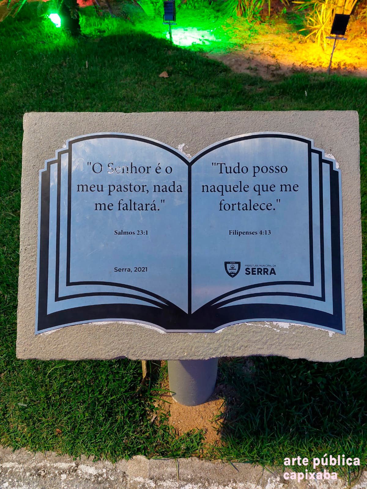 monumento à bíblia